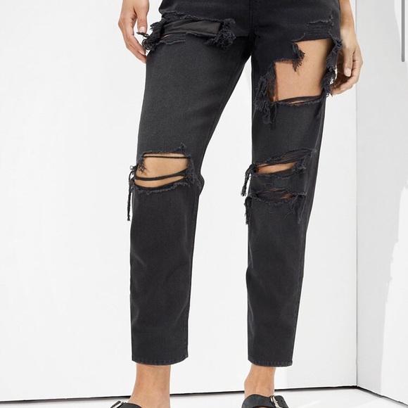 High waist distressed mom jeans - Picture 1 of 3